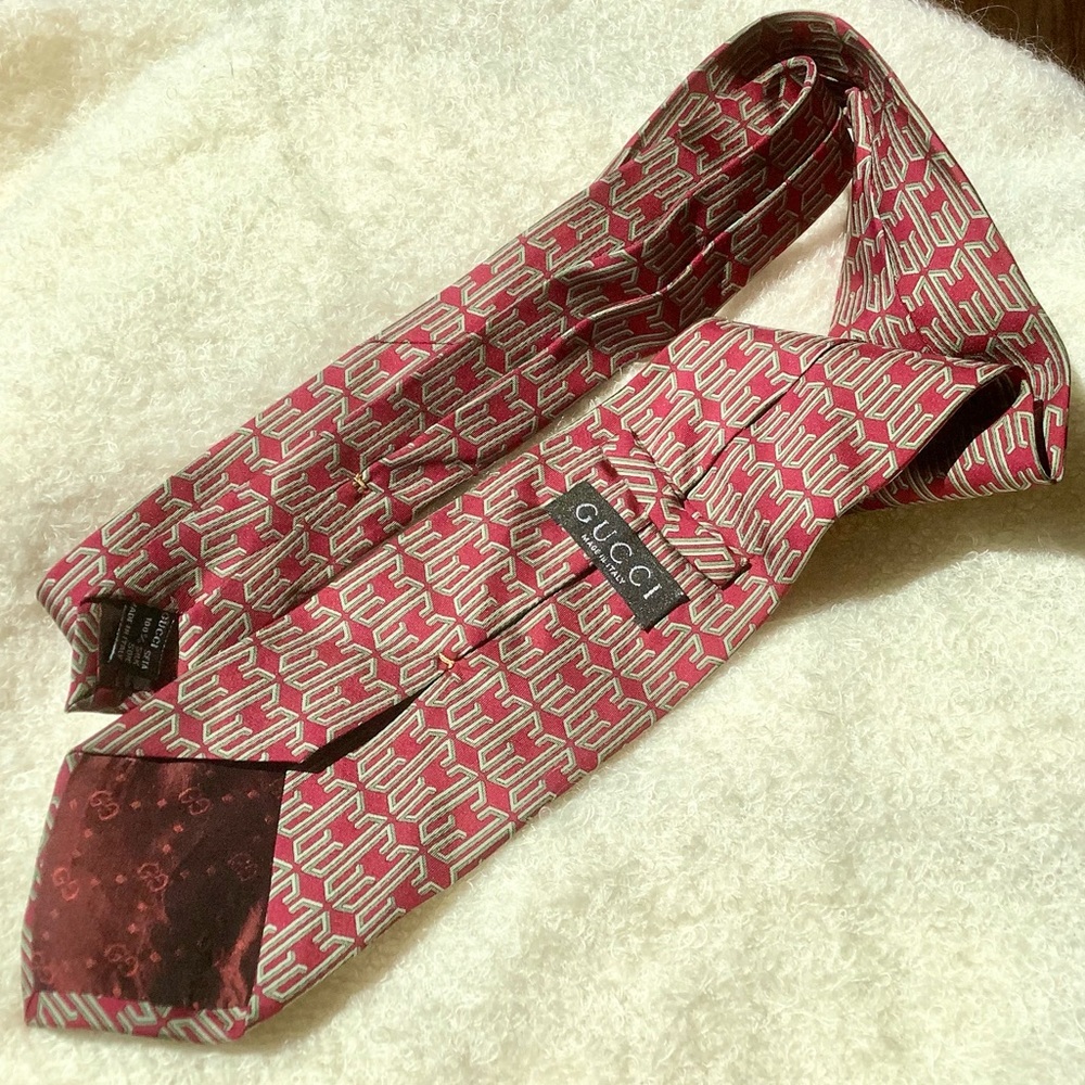 Gucci Vintage Silk Tie Red Interlocking G Logo Geometric Pattern Made in Italy - Picture 5 of 16